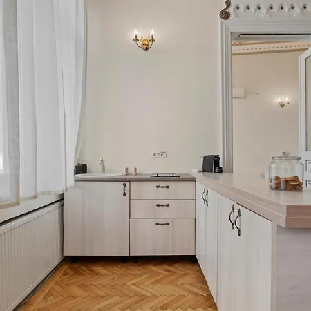 Old Town Heritage Near French Embassy - Royal View Apartamento *