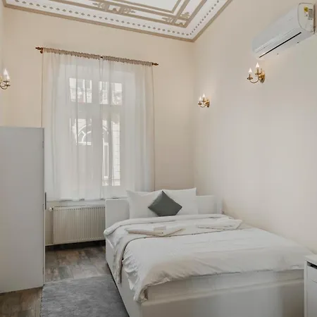 Old Town Heritage Near French Embassy - Royal View Appartement *