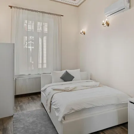 Old Town Heritage Near French Embassy - Royal View Apartamento Bucarest