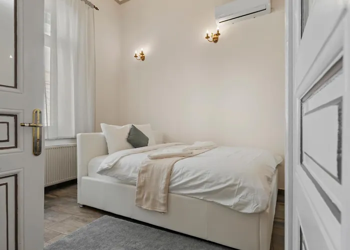 Old Town Heritage Near French Embassy - Royal View *