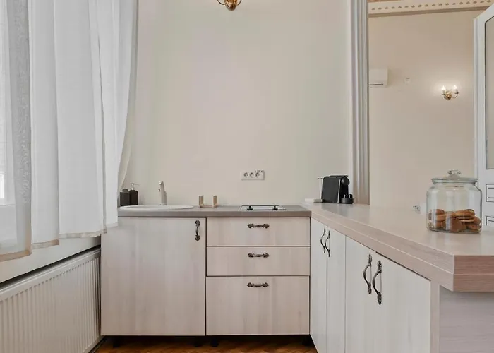 Old Town Heritage Near French Embassy - Royal View Apartmán *