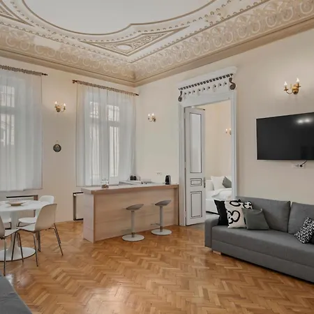 Old Town Heritage Near French Embassy - Royal View Apartamento