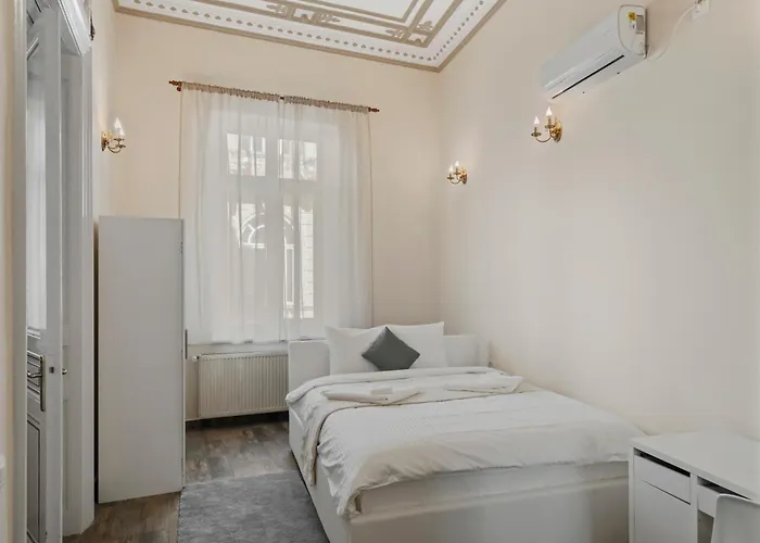 Old Town Heritage Near French Embassy - Royal View Apartament *