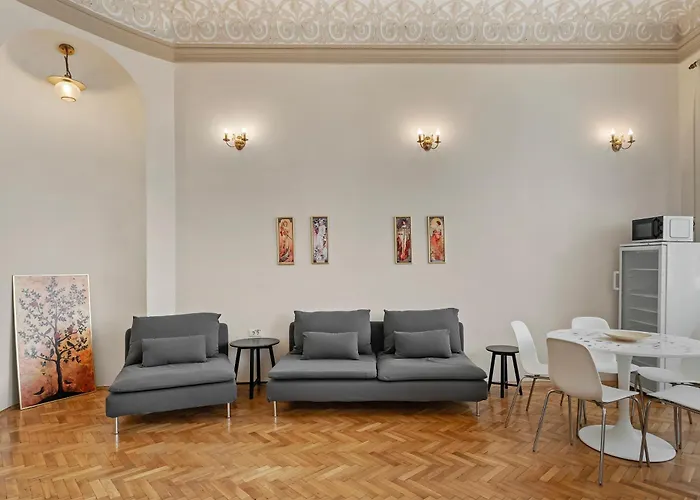Old Town Heritage Near French Embassy - Royal View Apartament Bukareszt